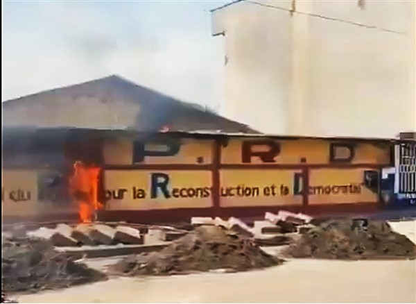 Kinshasa : Le siège du PPRD en flammes lors d&rsquo;une mobilisation de l&rsquo;Union Sacrée